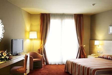 Hotel Manerba Del Garda Resort S Bazénem – Moniga Del Garda