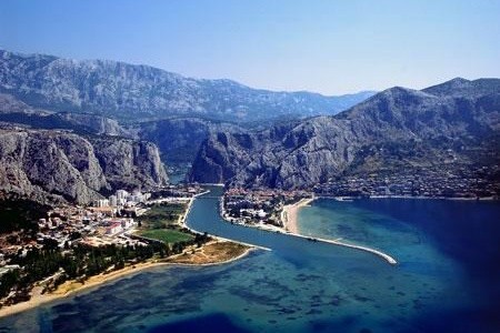 Omiš – Duće – Pokoje S Polopenzí