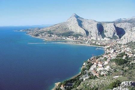 Omiš – Duće – Pokoje S Polopenzí