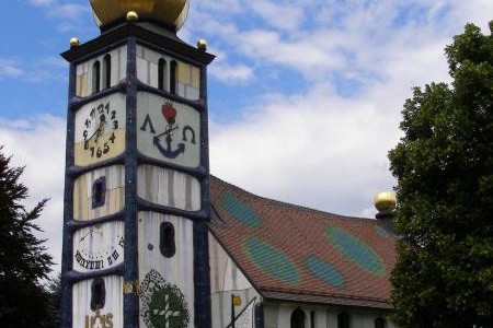 PO STOPÁCH FRIEDENSREICHA HUNDERTWASSERA