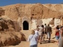 navsteva  obydli pod zemi.