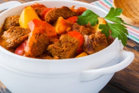 Recept, ako pripraviť tradičný maďarský guláš