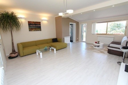 Holiday House Flego