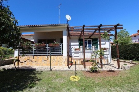 Holiday House Flego