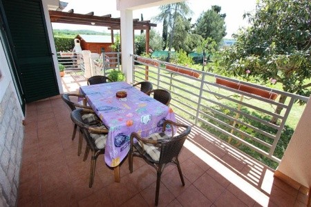 Holiday House Flego