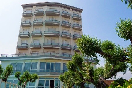 Hotel Gabbiano 3* S Bazénem Pig– Senigallia