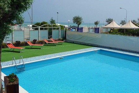 Hotel Gabbiano 3* S Bazénem Pig– Senigallia