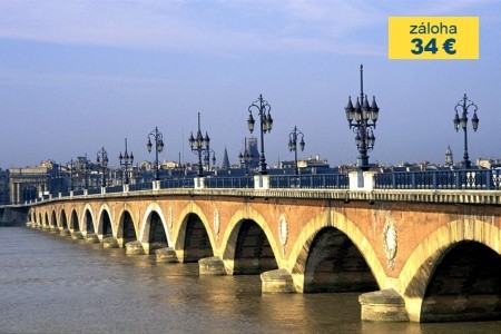 K pevnosti Boyard a vinicím Bordeaux letecky