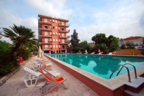 Rezidence Perla Marina S Bazénem Mb- Pietra Ligure