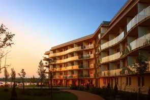 Hotel Velence Resort & Spa